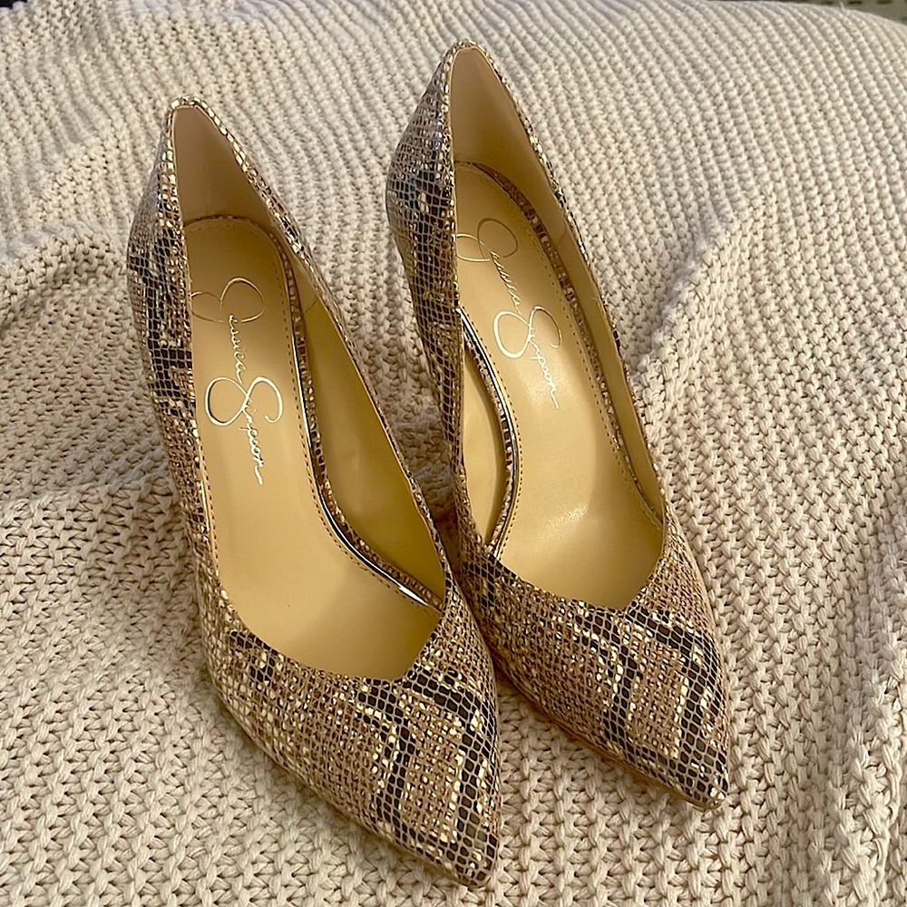 Jessica Simpson heels pumps snake print like new size 9 chic minimalist office
